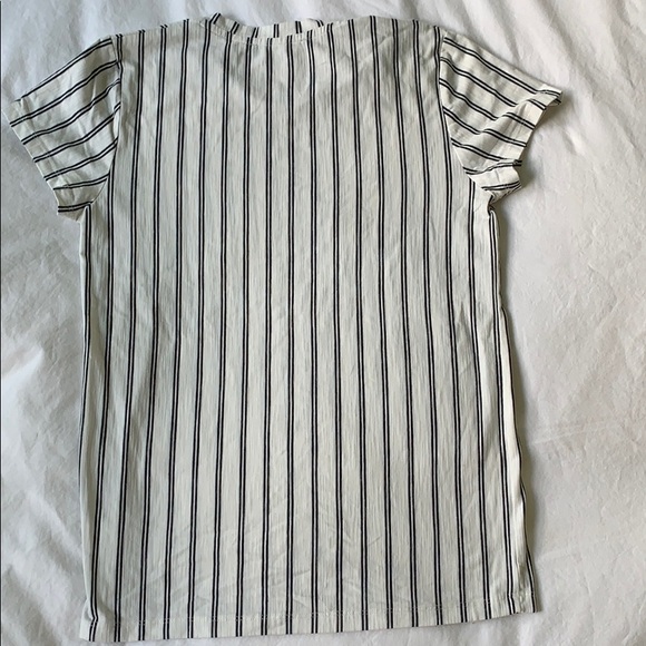 Brandy Melville T-shirt - Picture 2 of 3